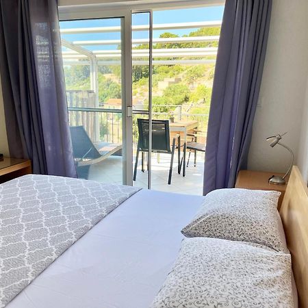 Paradise Apartments - Robinson Getaway Gdinj Екстериор снимка