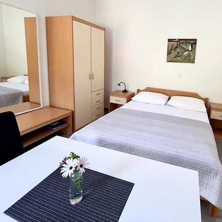 Paradise Apartments - Robinson Getaway Gdinj Екстериор снимка