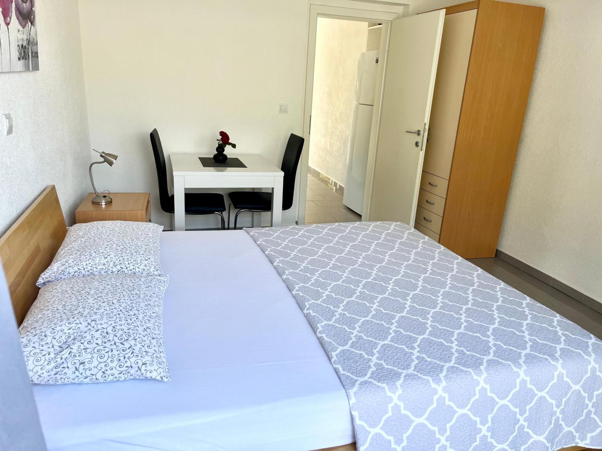 Paradise Apartments - Robinson Getaway Gdinj Екстериор снимка