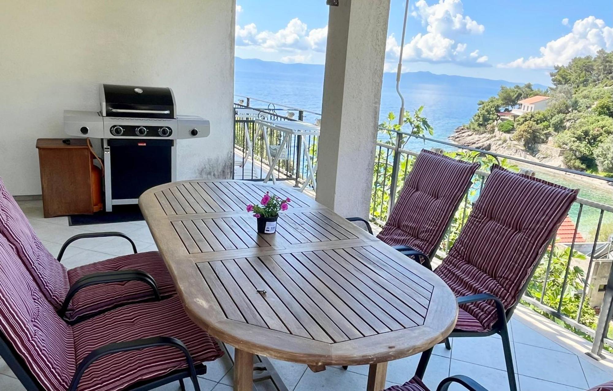 Paradise Apartments - Robinson Getaway Gdinj Екстериор снимка