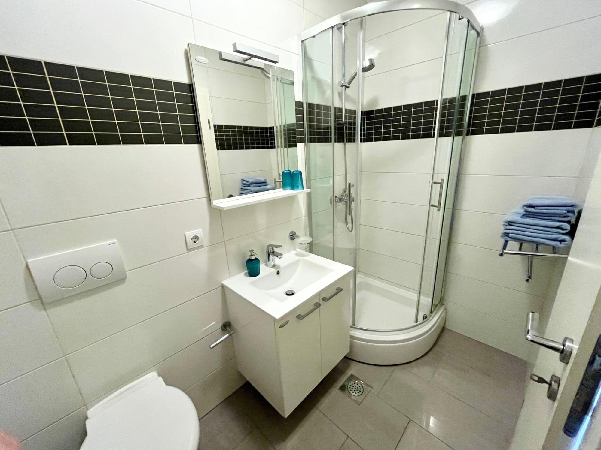 Paradise Apartments - Robinson Getaway Gdinj Екстериор снимка