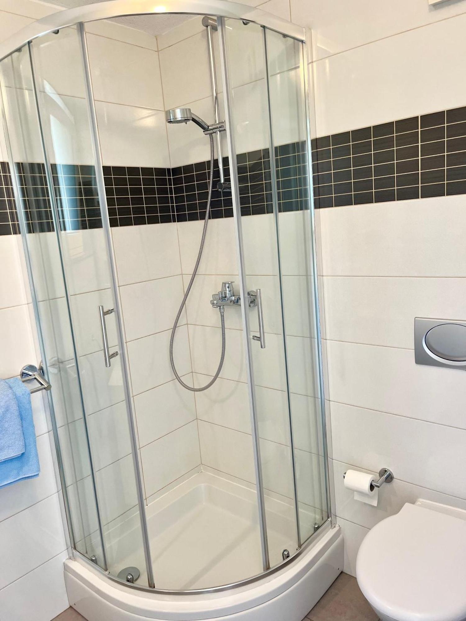 Paradise Apartments - Robinson Getaway Gdinj Екстериор снимка