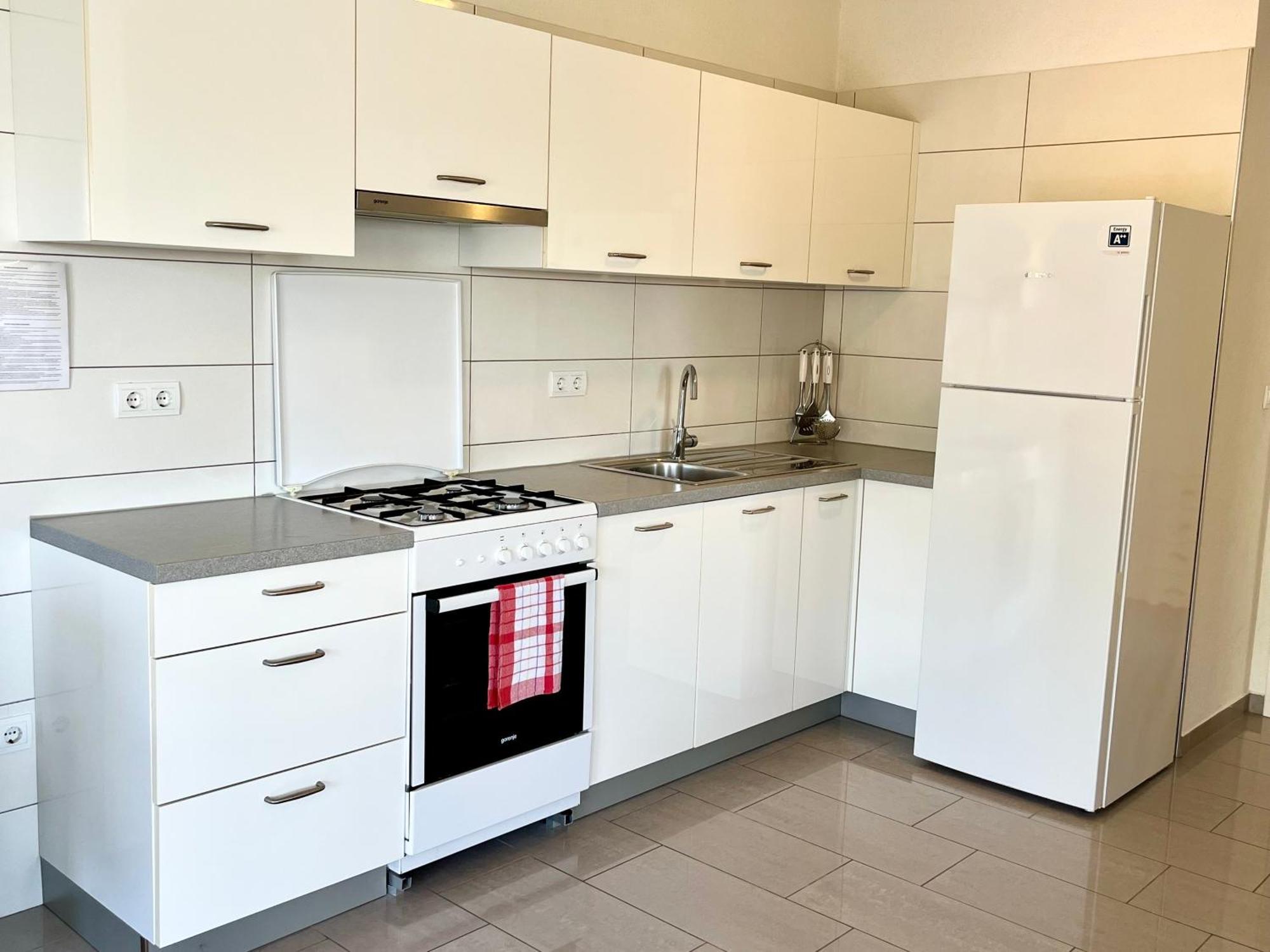 Paradise Apartments - Robinson Getaway Gdinj Екстериор снимка