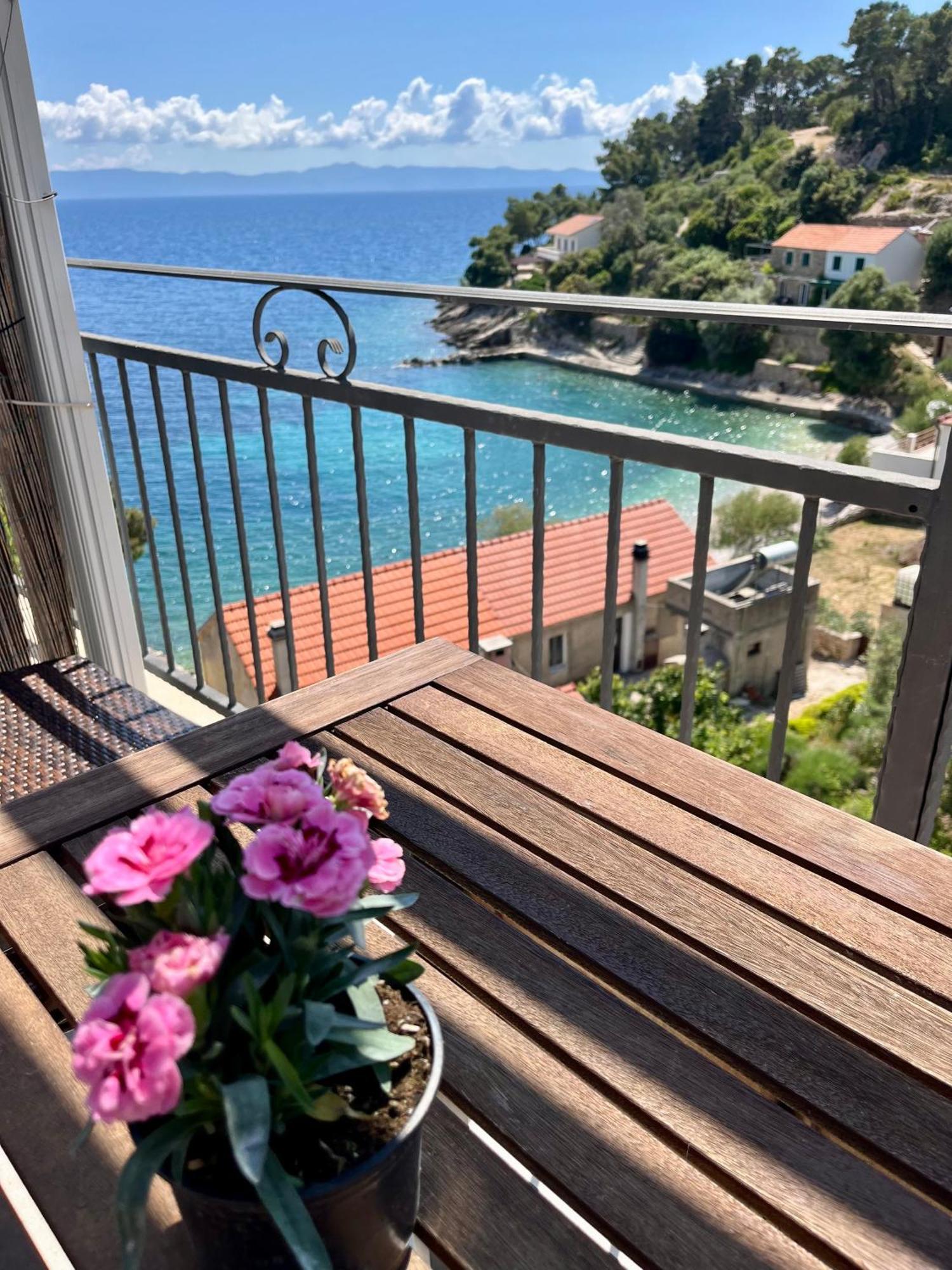 Paradise Apartments - Robinson Getaway Gdinj Екстериор снимка
