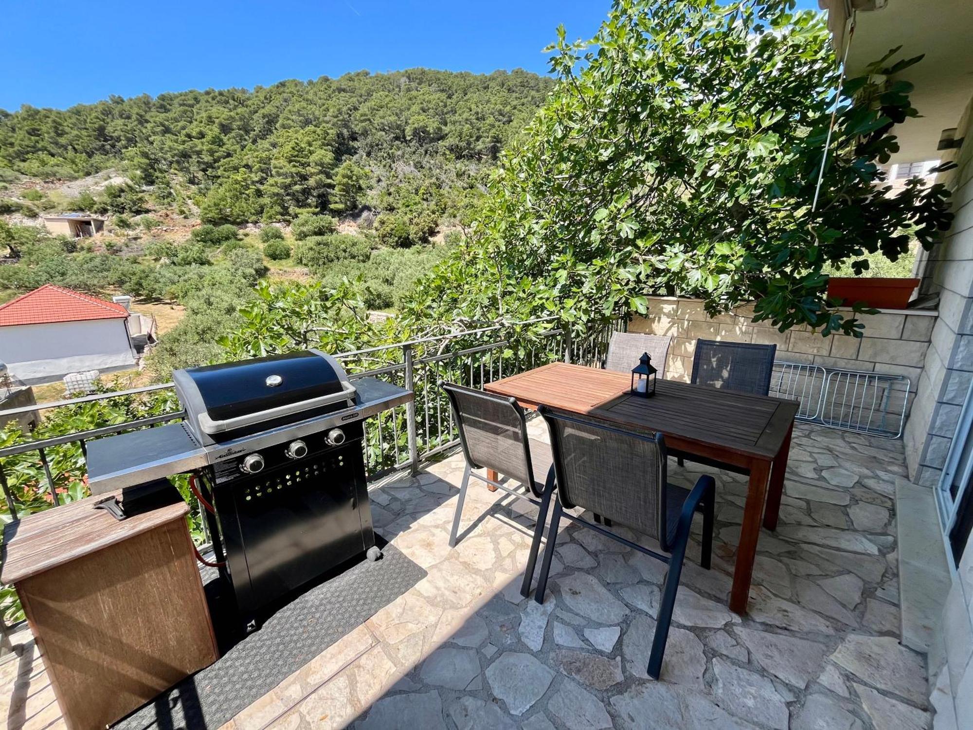 Paradise Apartments - Robinson Getaway Gdinj Екстериор снимка