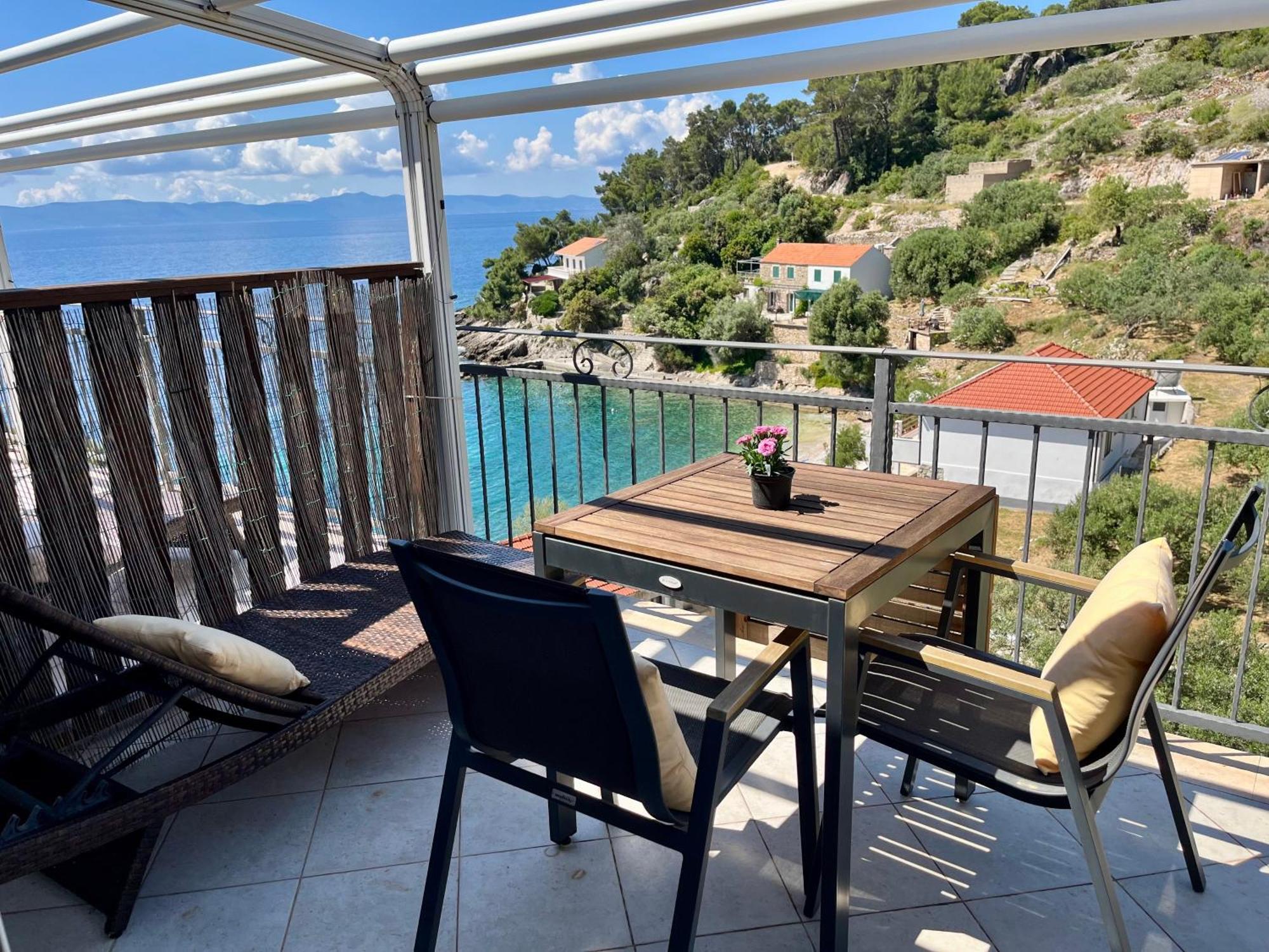 Paradise Apartments - Robinson Getaway Gdinj Екстериор снимка