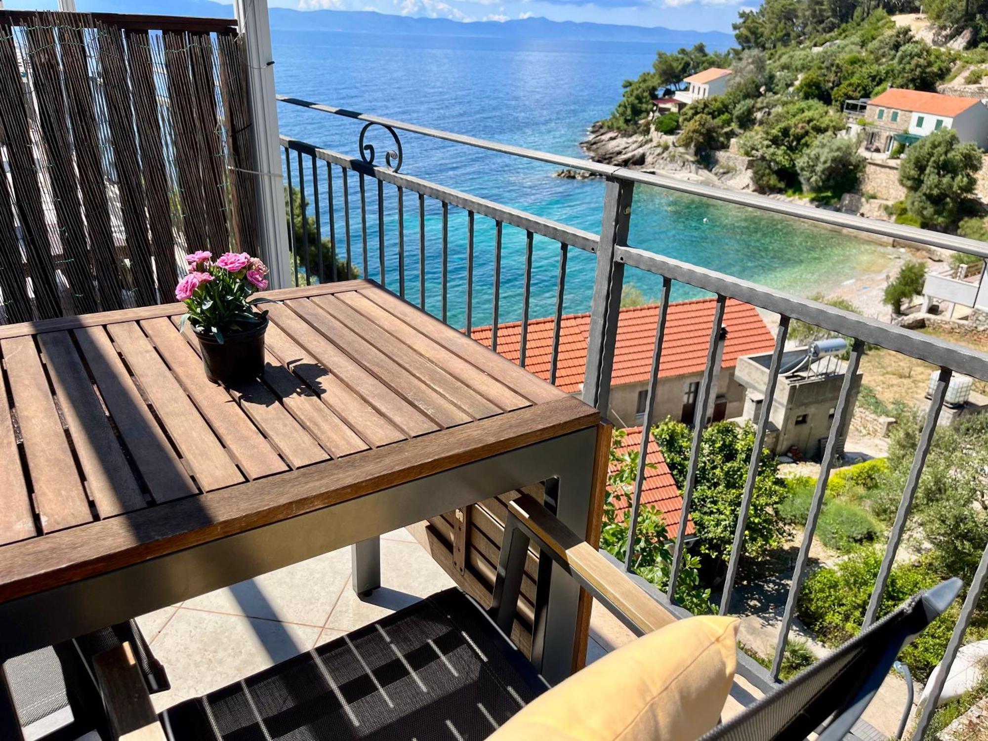 Paradise Apartments - Robinson Getaway Gdinj Екстериор снимка
