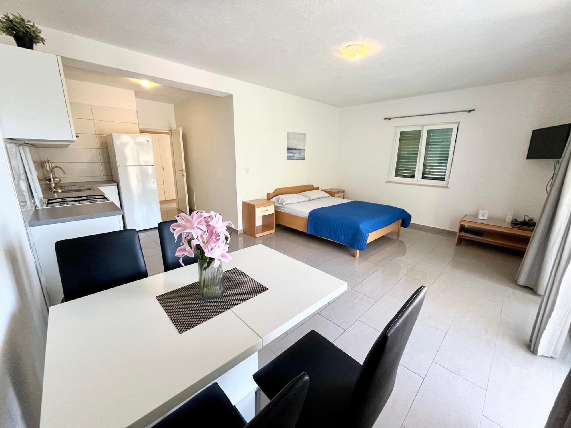 Paradise Apartments - Robinson Getaway Gdinj Екстериор снимка