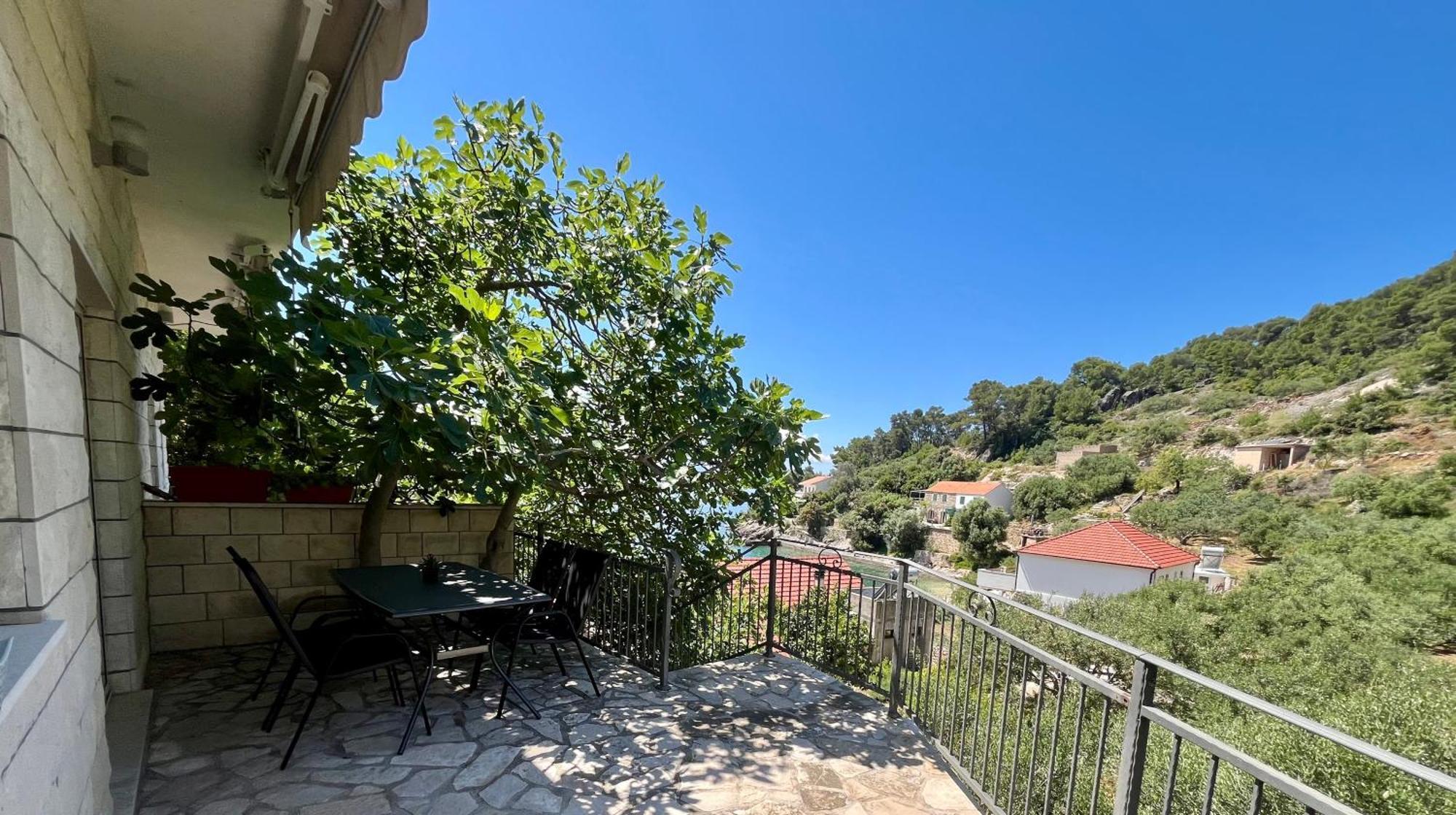 Paradise Apartments - Robinson Getaway Gdinj Екстериор снимка