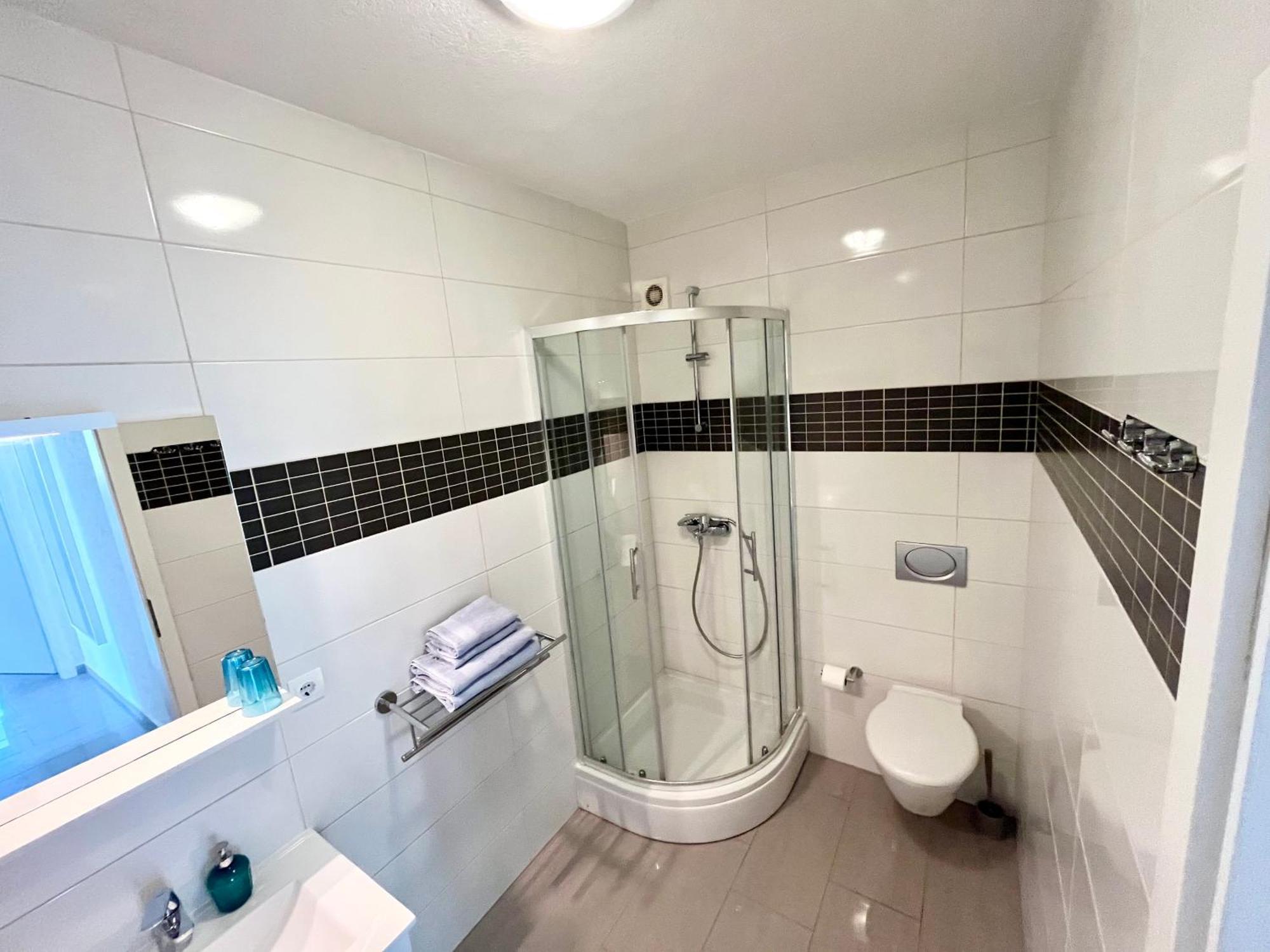 Paradise Apartments - Robinson Getaway Gdinj Екстериор снимка