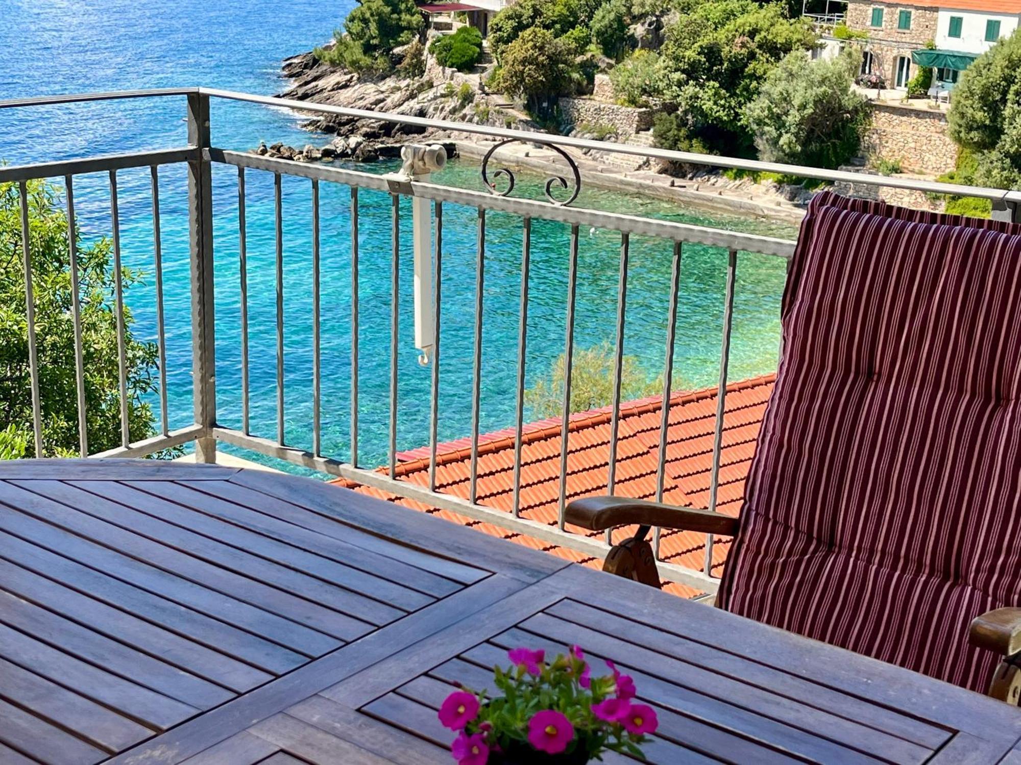 Paradise Apartments - Robinson Getaway Gdinj Екстериор снимка