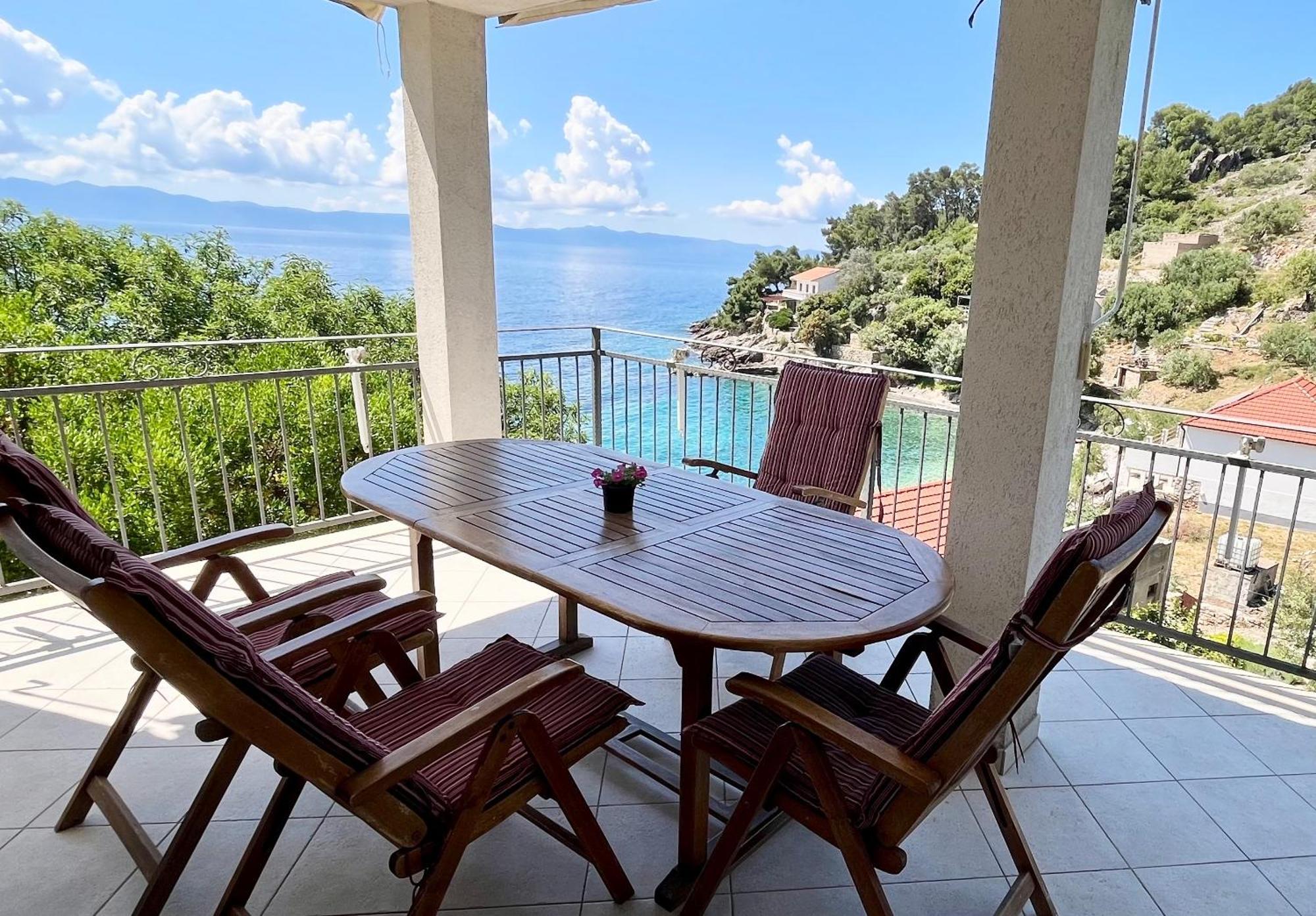 Paradise Apartments - Robinson Getaway Gdinj Екстериор снимка
