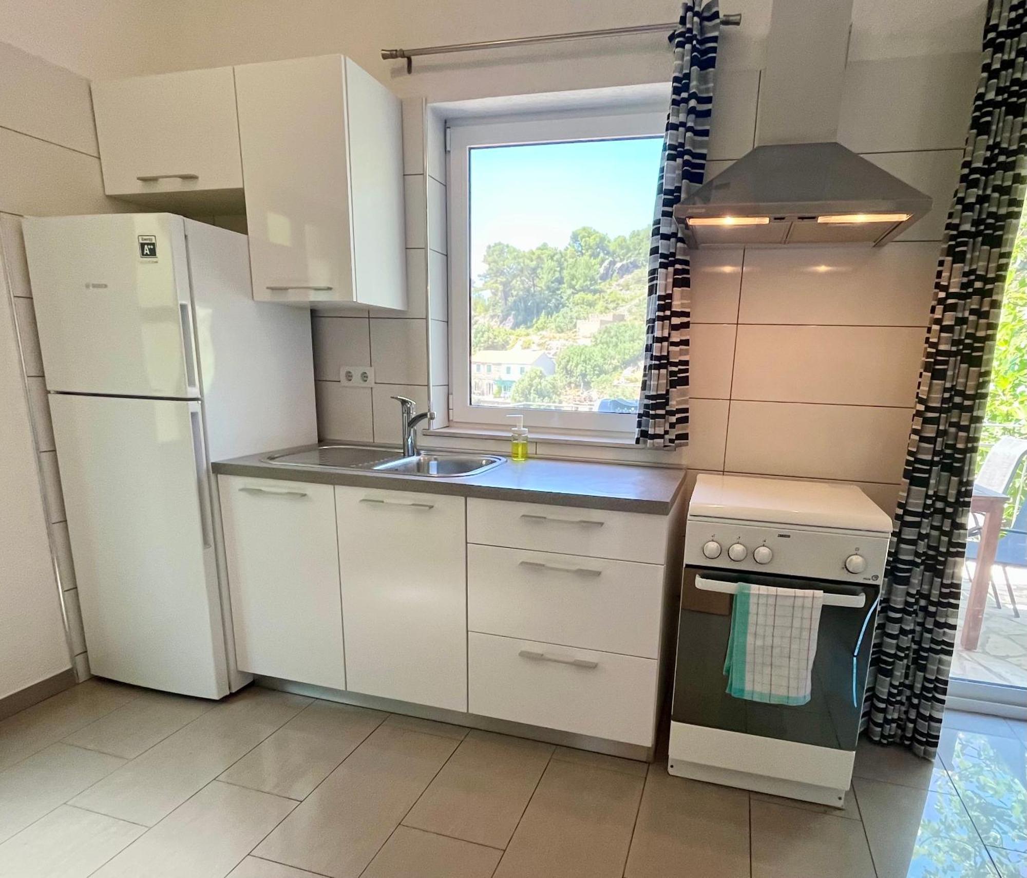 Paradise Apartments - Robinson Getaway Gdinj Екстериор снимка