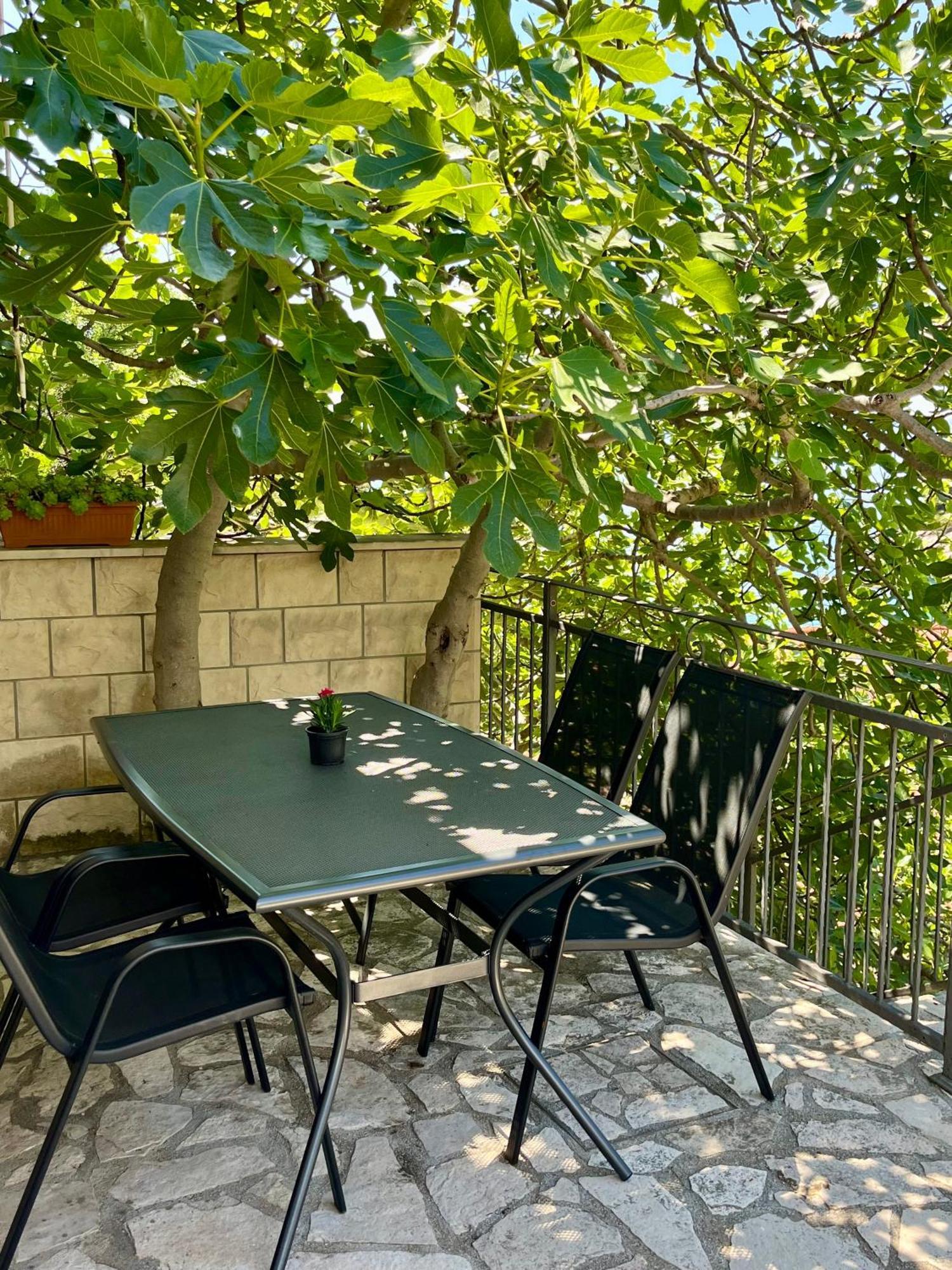 Paradise Apartments - Robinson Getaway Gdinj Екстериор снимка