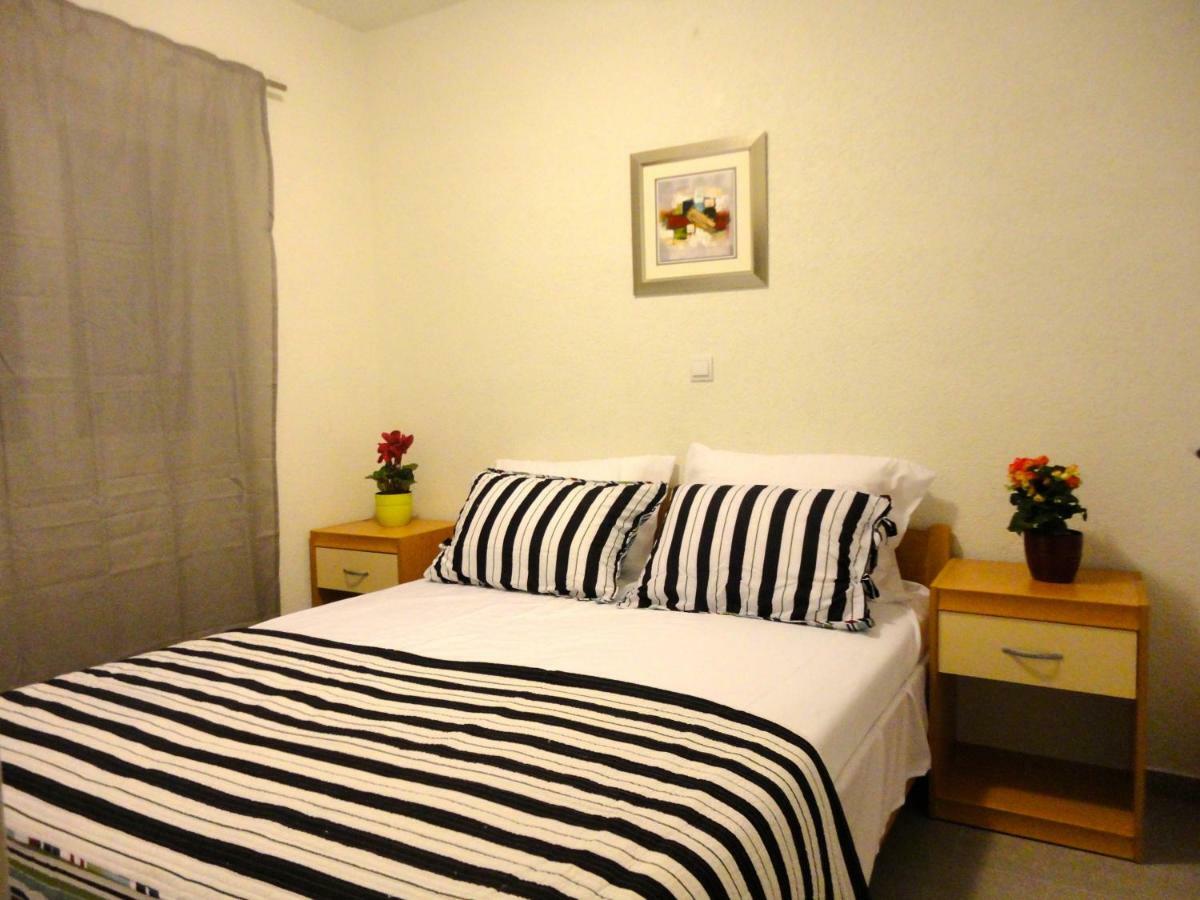 Paradise Apartments - Robinson Getaway Gdinj Екстериор снимка