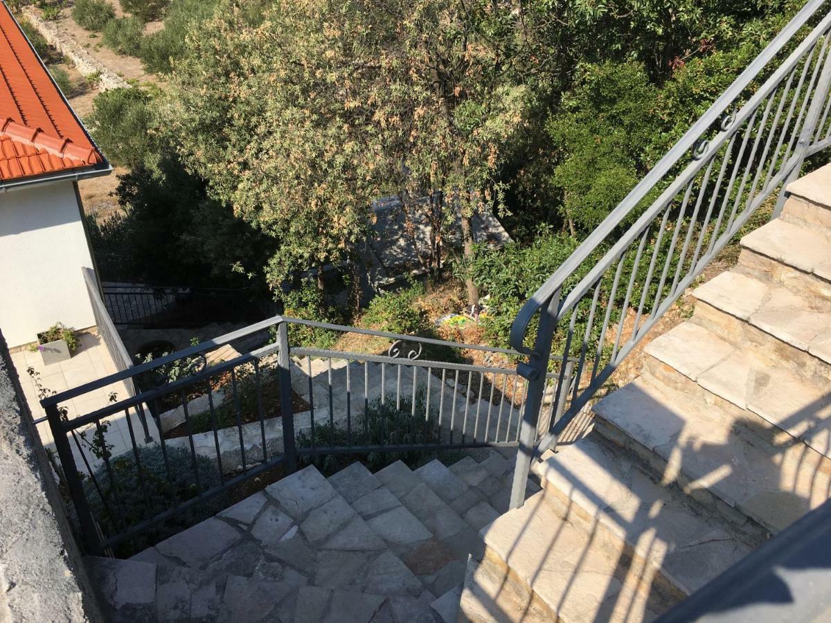 Paradise Apartments - Robinson Getaway Gdinj Екстериор снимка