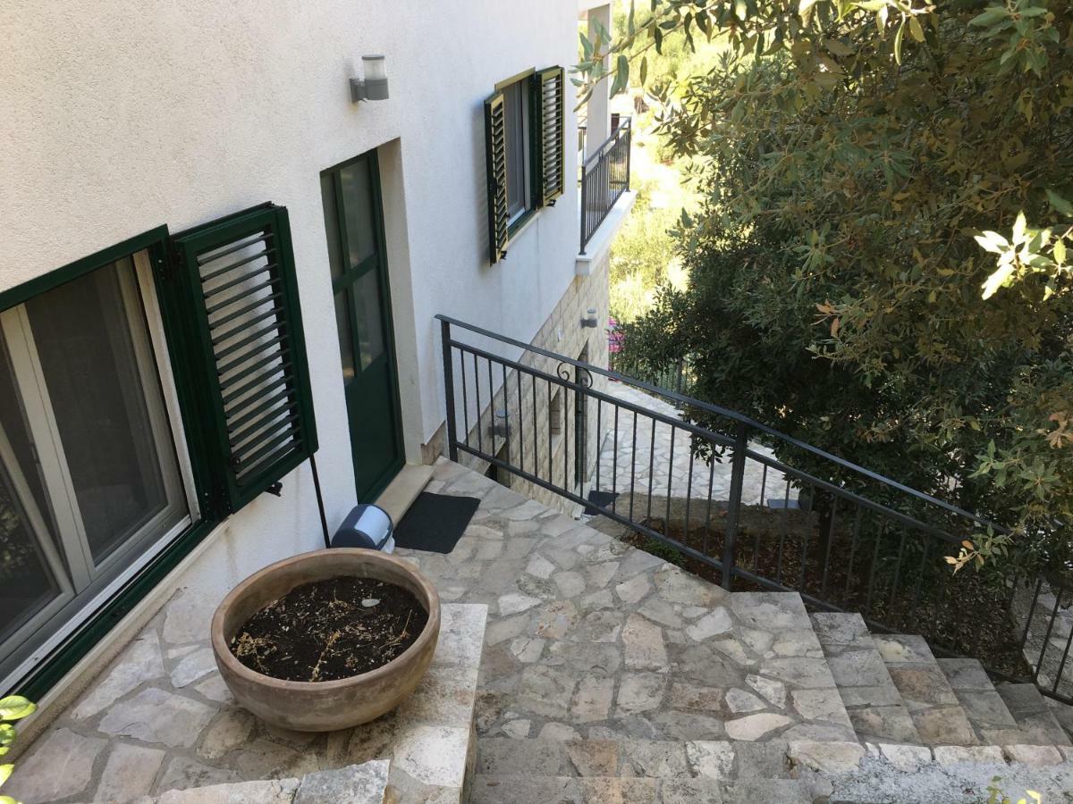 Paradise Apartments - Robinson Getaway Gdinj Екстериор снимка